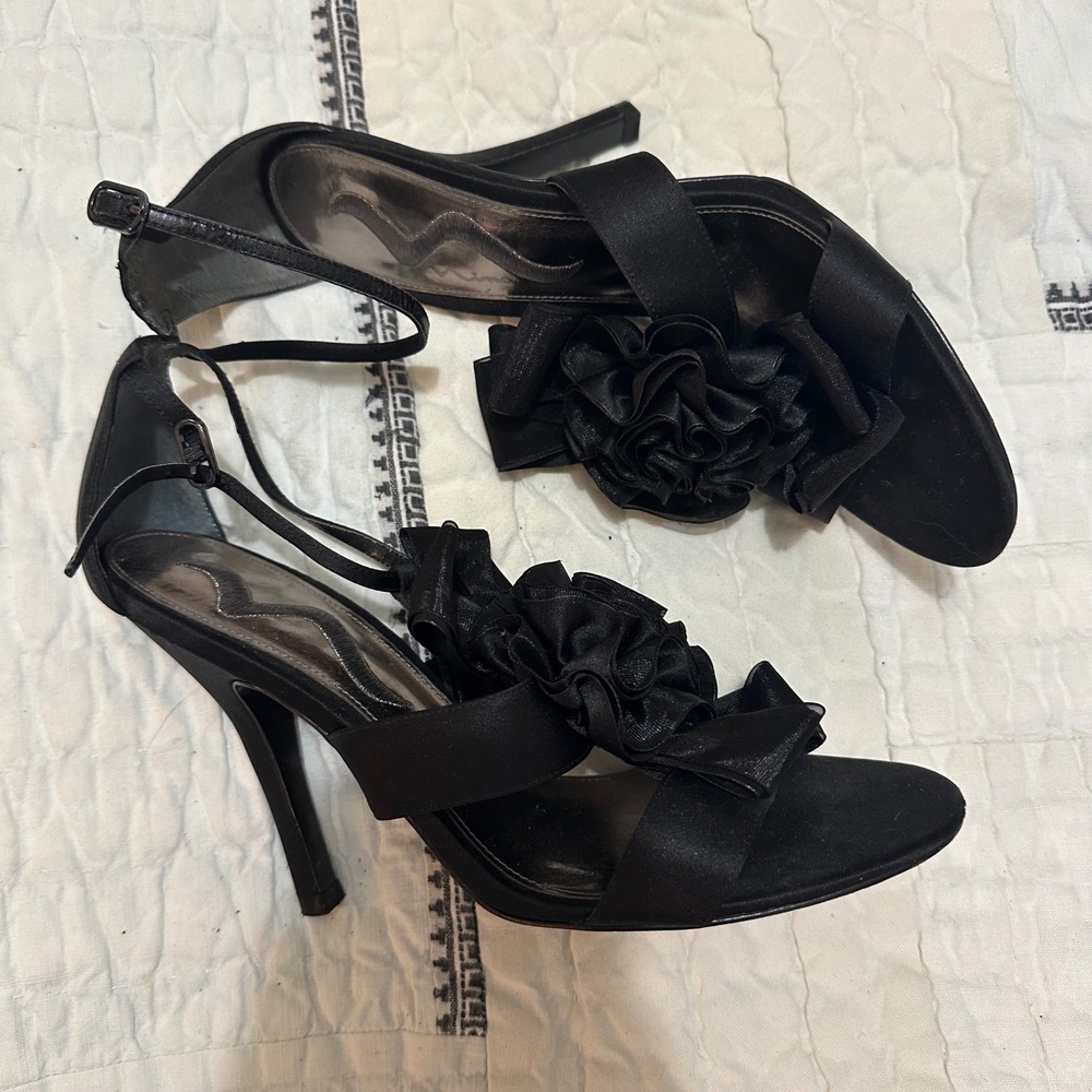 Nina Stiletto Sandals Black Satin Rosette Floral Ankle Strap Heels Size 9